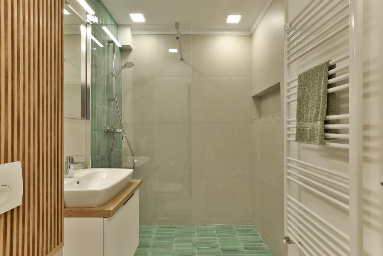 Ada Homes B4 *